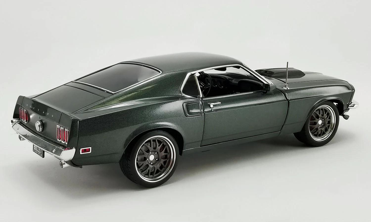 Acme 1969 Ford Mustang GT Street Fighter Bullet Green Metallic 1:18 - Image 2