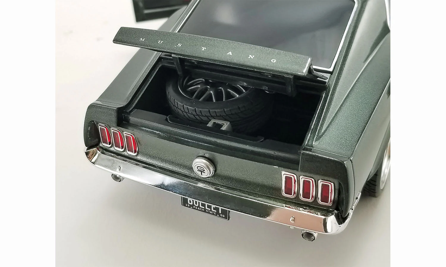 Acme 1969 Ford Mustang GT Street Fighter Bullet Green Metallic 1:18 - Image 5
