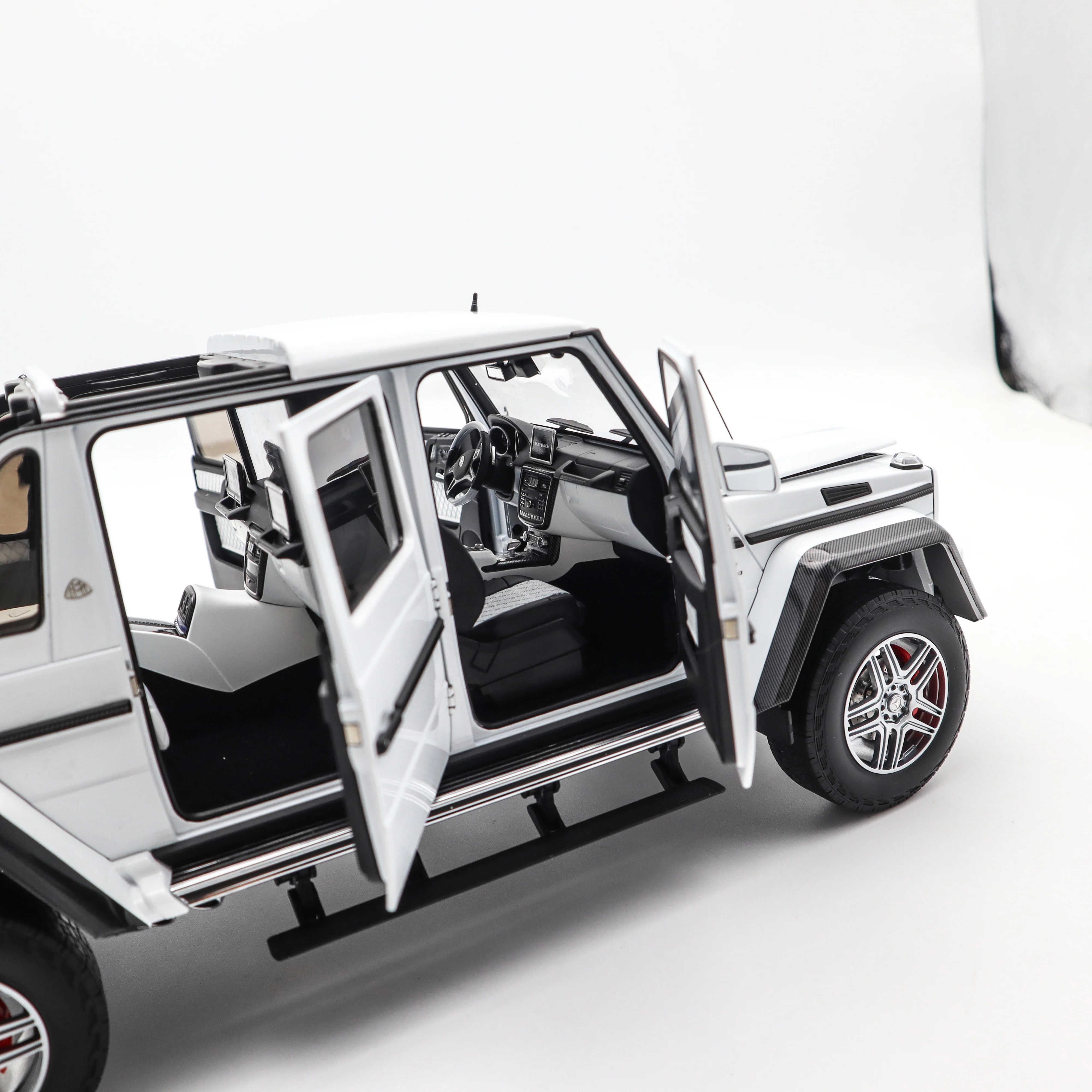 Almost Real 2017 Mercedes Benz Maybach G650 G Class Landaulet W463 White 1:18 - Image 18