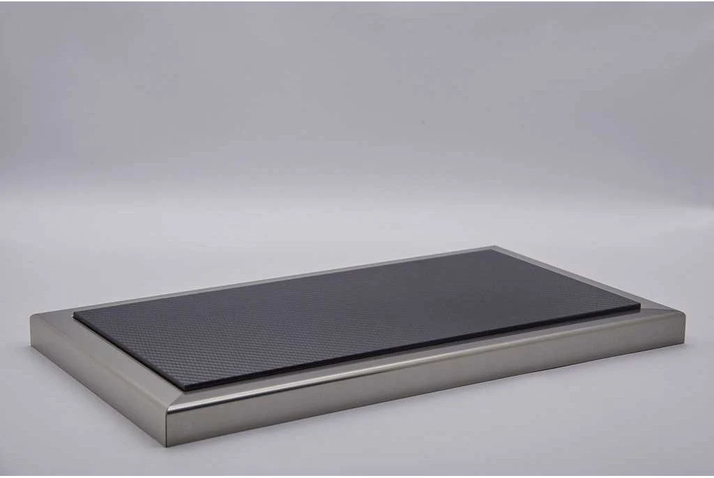 Atlantic Case Dieppe Metal Acrylic Display Case w/ Carbon Fiber Effect Base 1:18 - Image 3