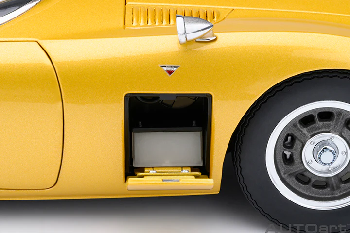 AUTOart 1967 Toyota 2000GT (Upgraded Version) Gold 1:18 - Image 16