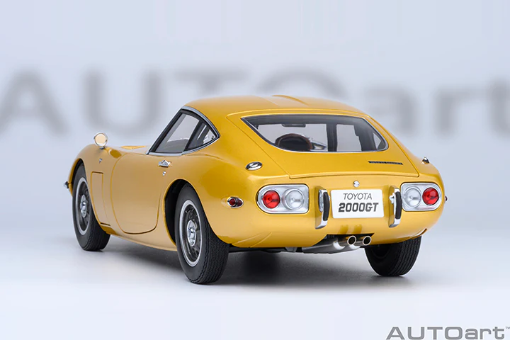 AUTOart 1967 Toyota 2000GT (Upgraded Version) Gold 1:18 - Image 26