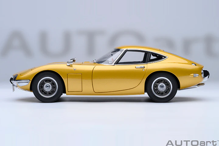 AUTOart 1967 Toyota 2000GT (Upgraded Version) Gold 1:18 - Image 3