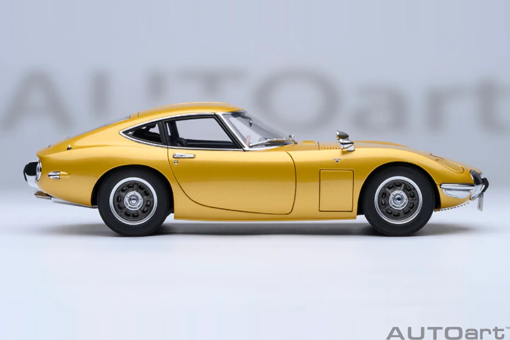 AUTOart 1967 Toyota 2000GT (Upgraded Version) Gold 1:18 - Image 4