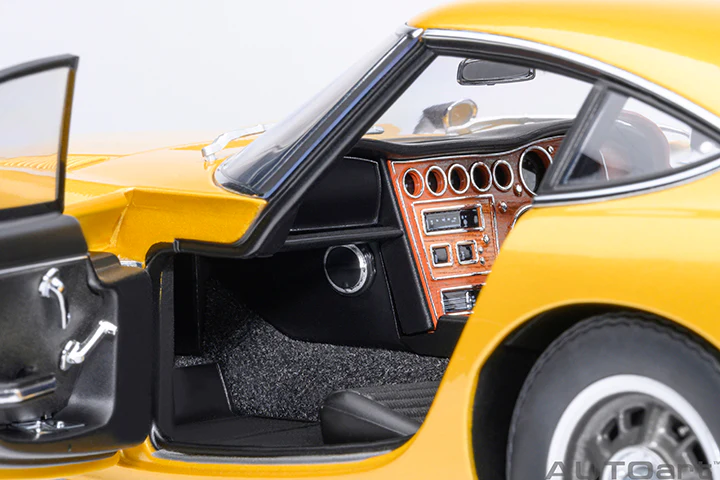 AUTOart 1967 Toyota 2000GT (Upgraded Version) Gold 1:18 - Image 9
