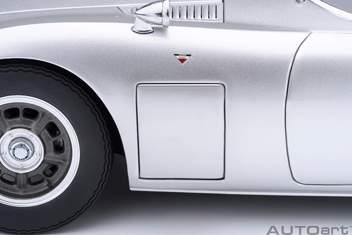 AUTOart 1967 Toyota 2000GT (Upgraded Version) Silver 1:18 - Image 15