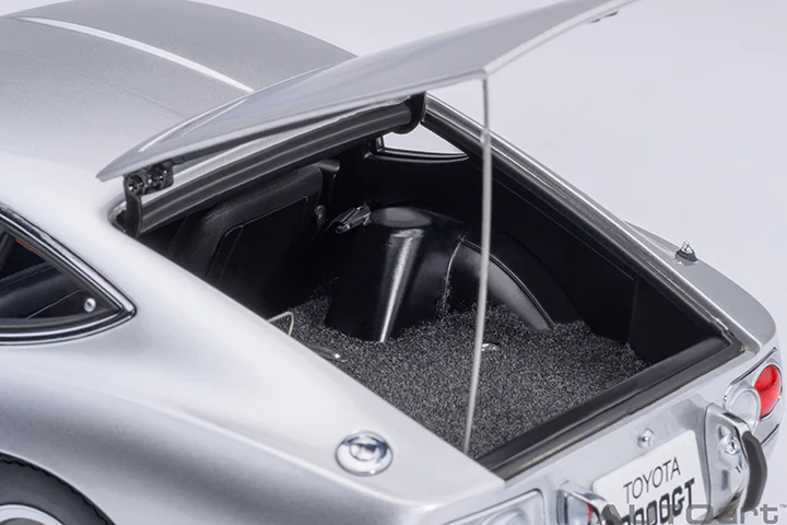 AUTOart 1967 Toyota 2000GT (Upgraded Version) Silver 1:18 - Image 19
