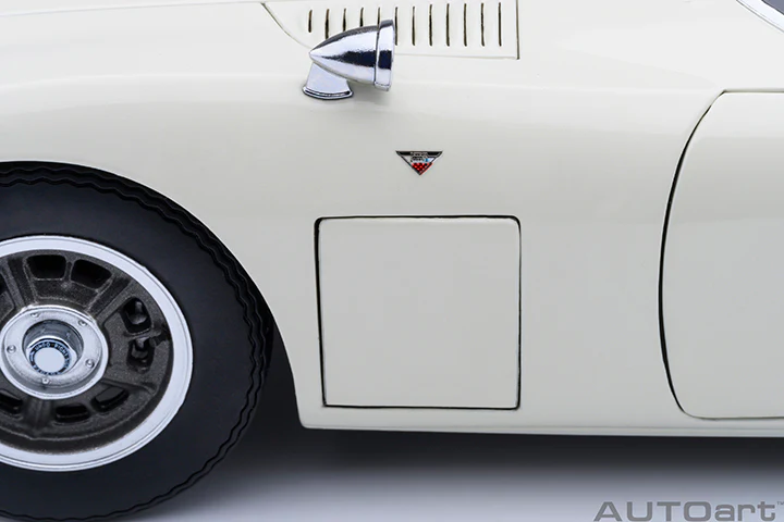 AUTOart 1967 Toyota 2000GT (Upgraded Version) White 1:18 - Image 15