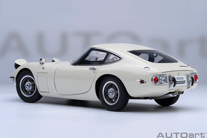 AUTOart 1967 Toyota 2000GT (Upgraded Version) White 1:18 - Image 2