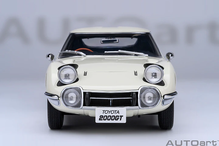 AUTOart 1967 Toyota 2000GT (Upgraded Version) White 1:18 - Image 5