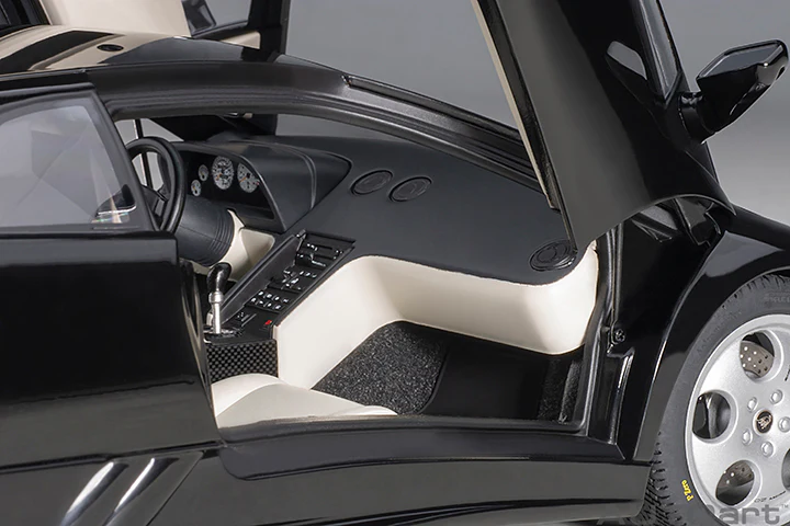 AUTOart 1995 Lamborghini Diablo SE30 Deep Black Metallic 1:18 - Image 10