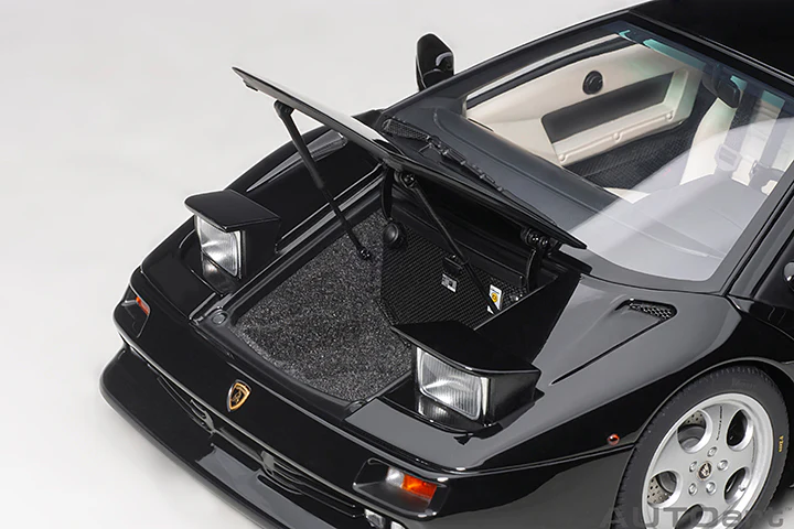 AUTOart 1995 Lamborghini Diablo SE30 Deep Black Metallic 1:18 - Image 11