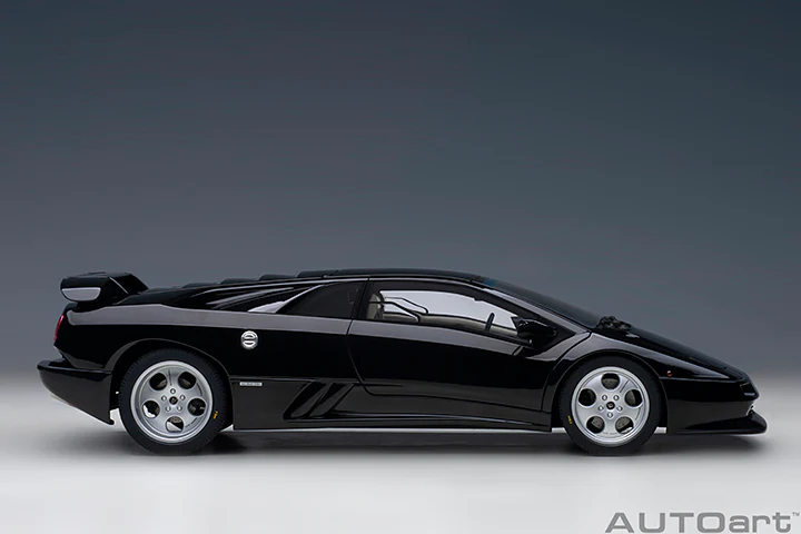 AUTOart 1995 Lamborghini Diablo SE30 Deep Black Metallic 1:18 - Image 4