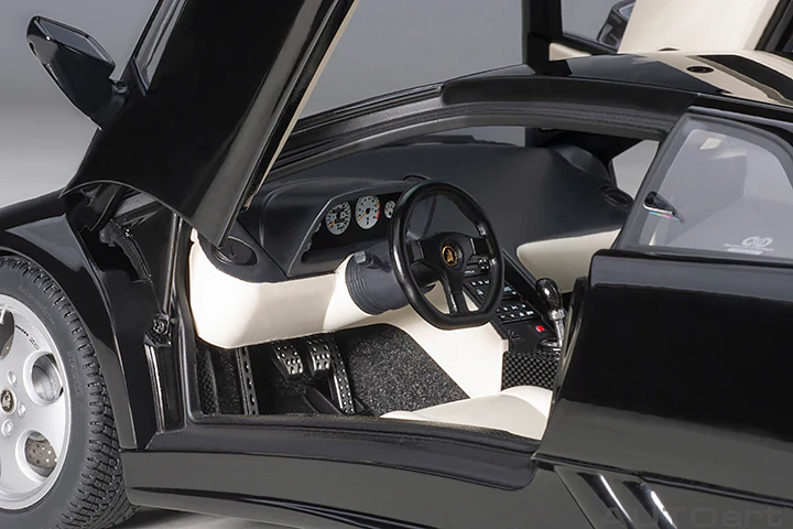 AUTOart 1995 Lamborghini Diablo SE30 Deep Black Metallic 1:18 - Image 9