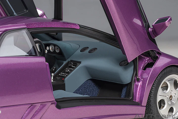 AUTOart 1995 Lamborghini Diablo SE30 Viola SE30 Metallic Purple 1:18 - Image 10