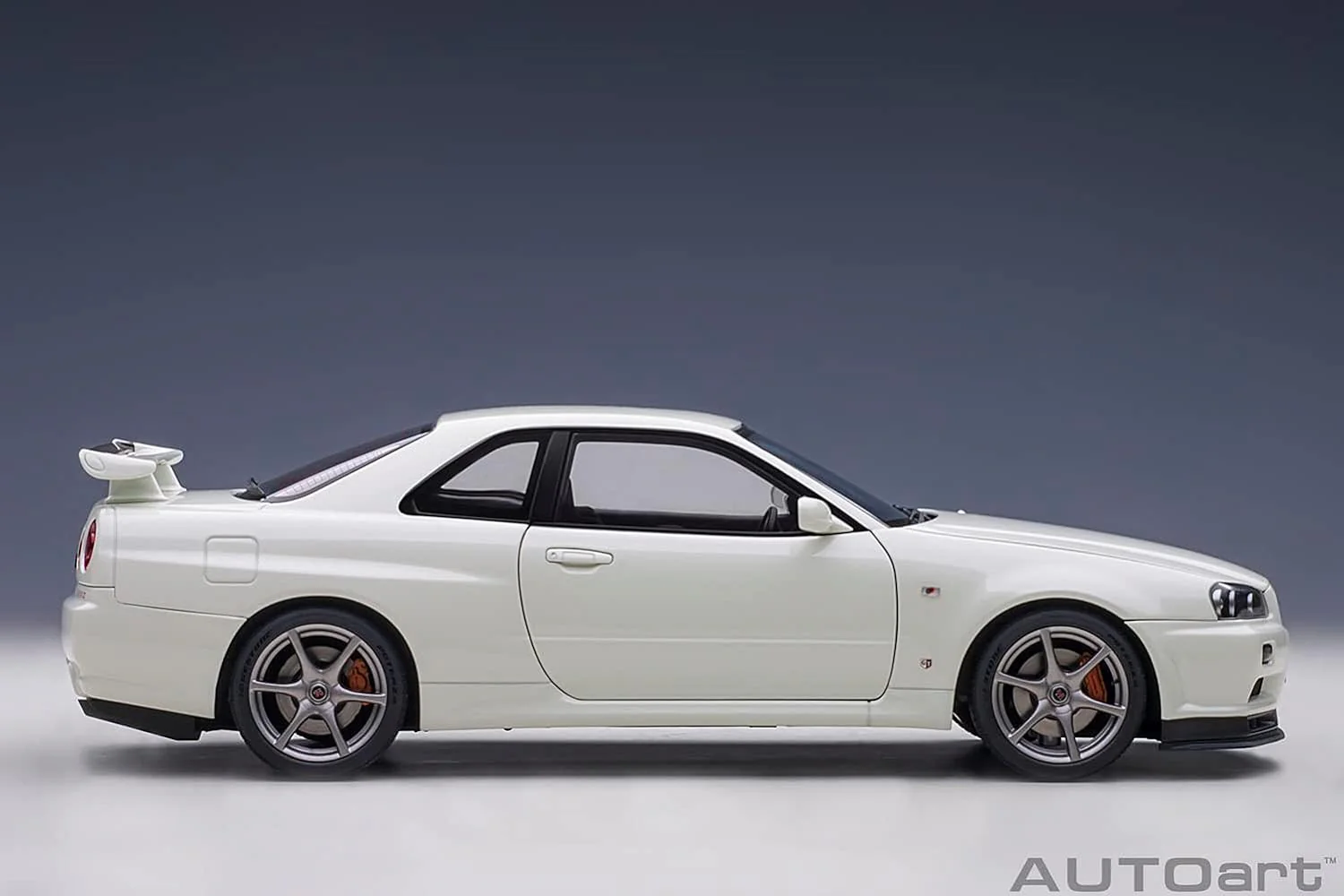 AUTOart 2001 Nissan Skyline GT-R (R34) V-Spec II White Pearl 1:18 - Image 3