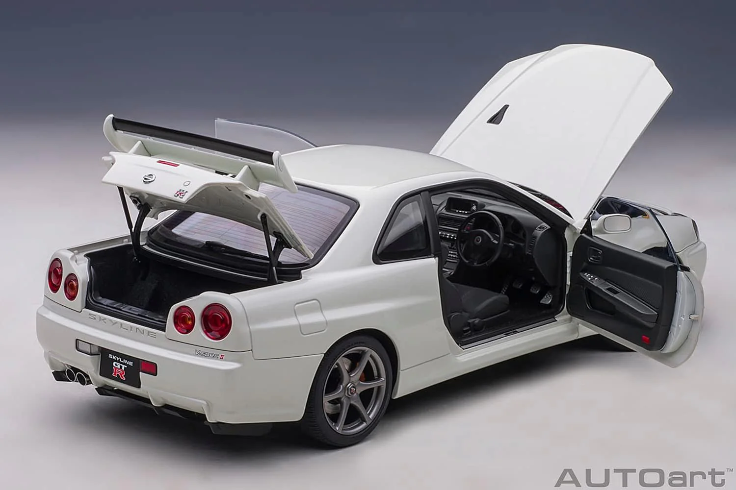 AUTOart 2001 Nissan Skyline GT-R (R34) V-Spec II White Pearl 1:18 - Image 4