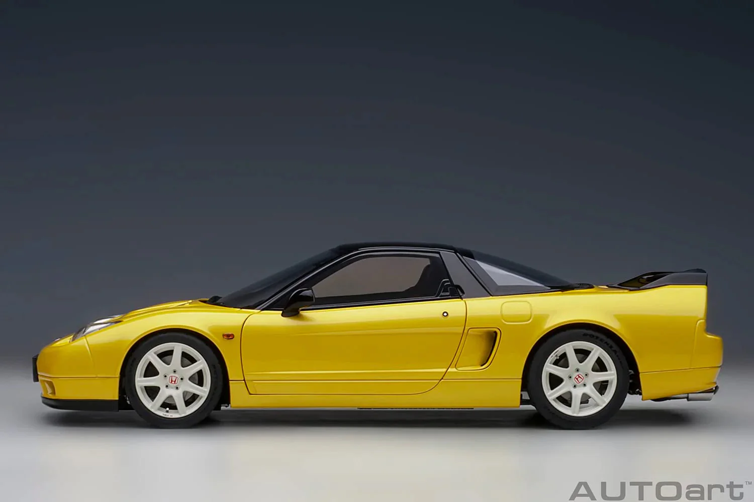 AUTOart 2002 Honda NSX R Indy Pearl Yellow 1:18 - Image 3