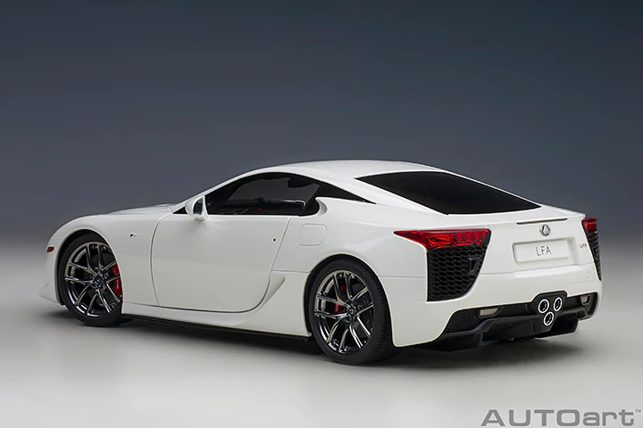 AUTOart 2012 Lexus LFA Whitest White 1:18 - Image 2