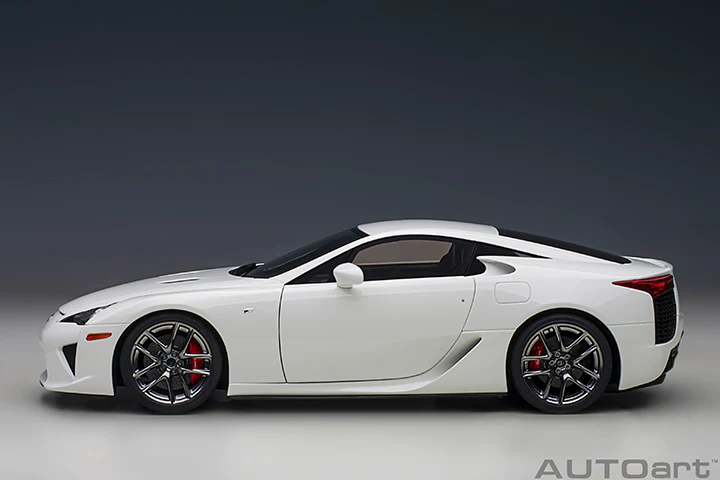 AUTOart 2012 Lexus LFA Whitest White 1:18 - Image 3