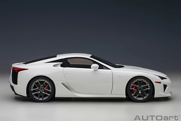 AUTOart 2012 Lexus LFA Whitest White 1:18 - Image 4
