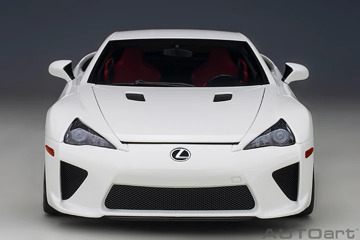 AUTOart 2012 Lexus LFA Whitest White 1:18 - Image 5
