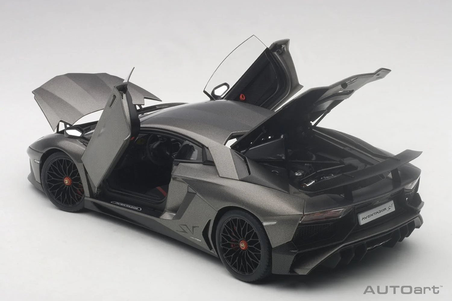 AUTOart 2015 Lamborghini Aventador LP750-4SV Titanium Matte Grey 1:18 - Image 3