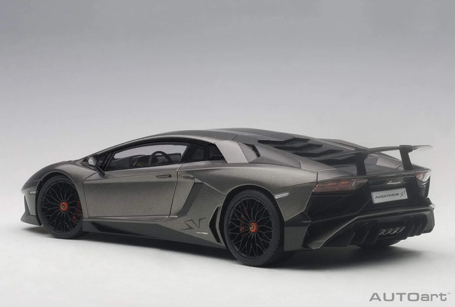 AUTOart 2015 Lamborghini Aventador LP750-4SV Titanium Matte Grey 1:18 - Image 4