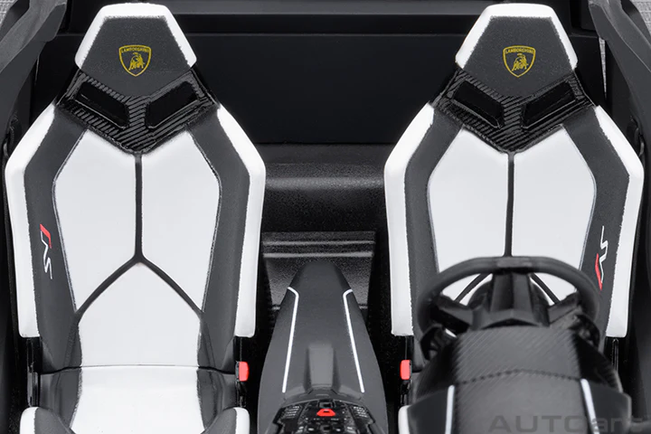 AUTOart 2016 Lamborghini Aventador SVJ Bianco Asopo (Pearl White) 1:18 - Image 13