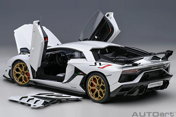 AUTOart 2016 Lamborghini Aventador SVJ Bianco Asopo (Pearl White) 1:18 - Image 14