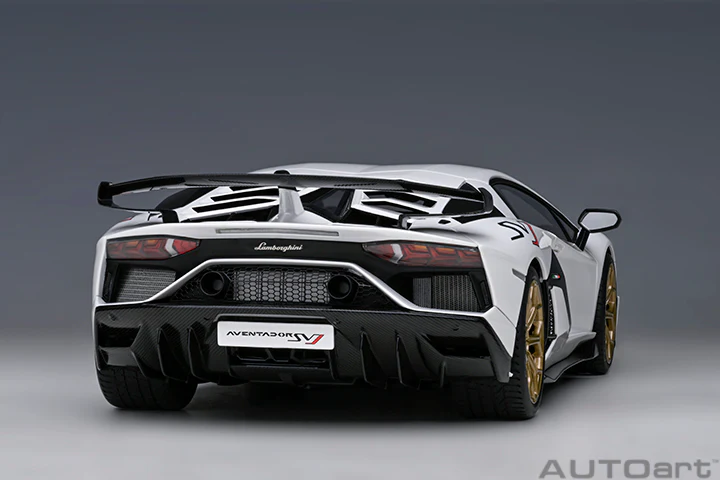 AUTOart 2016 Lamborghini Aventador SVJ Bianco Asopo (Pearl White) 1:18 - Image 18