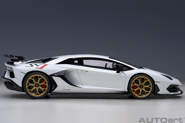 AUTOart 2016 Lamborghini Aventador SVJ Bianco Asopo (Pearl White) 1:18 - Image 4