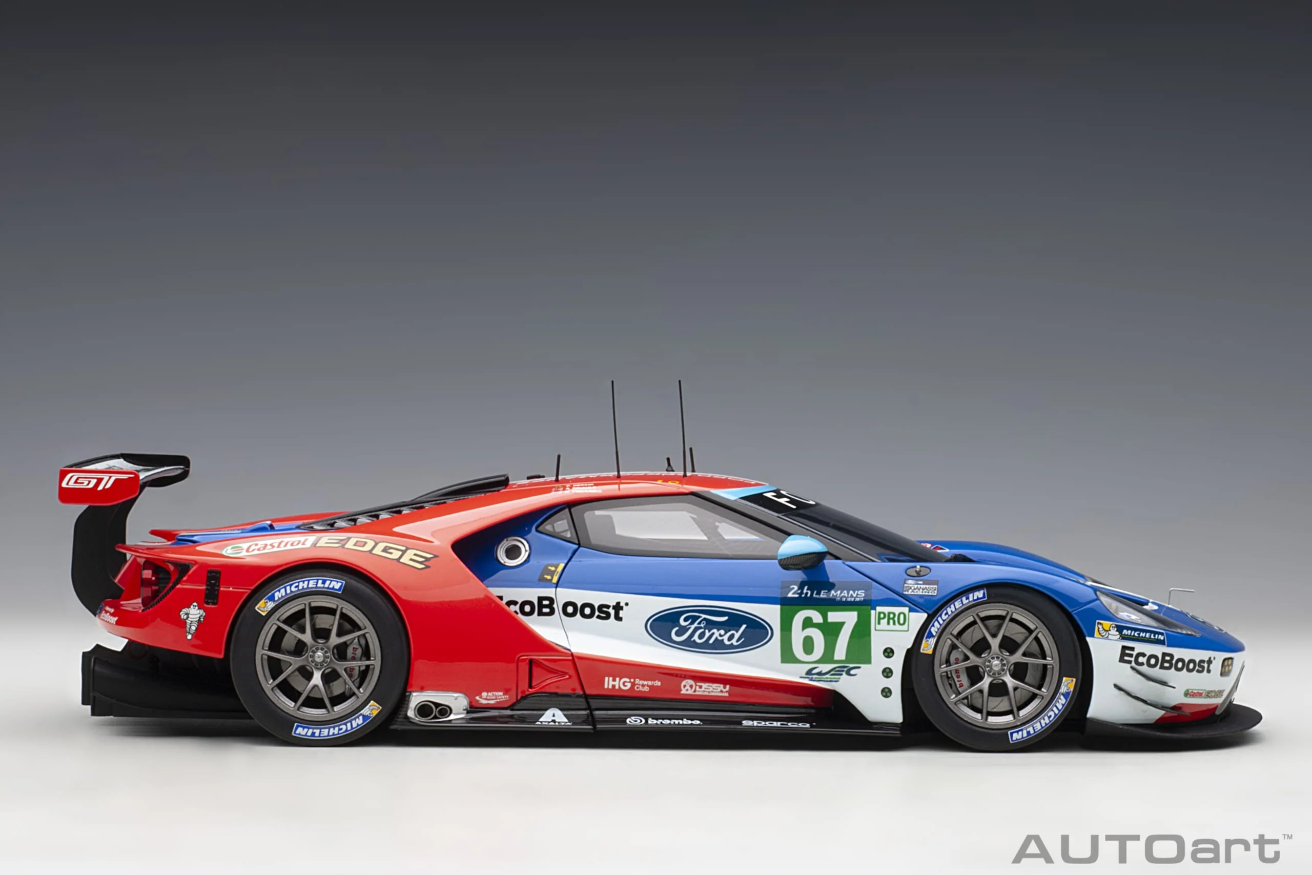 AUTOart 2017 Ford GT #67 24hr Le Mans GTE Pro 2017 1:18 - Image 4