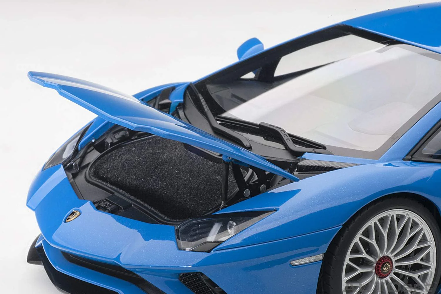 AUTOart 2017 Lamborghini Aventador S Blue Nila 1:18 - Image 8
