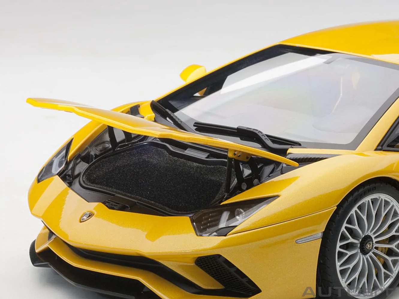 AUTOart 2017 Lamborghini Aventador S Orion Yellow 1:18 - Image 6