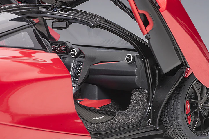 AUTOart 2017 Mclaren 720S Memphis Red Metallic 1:18 - Image 9