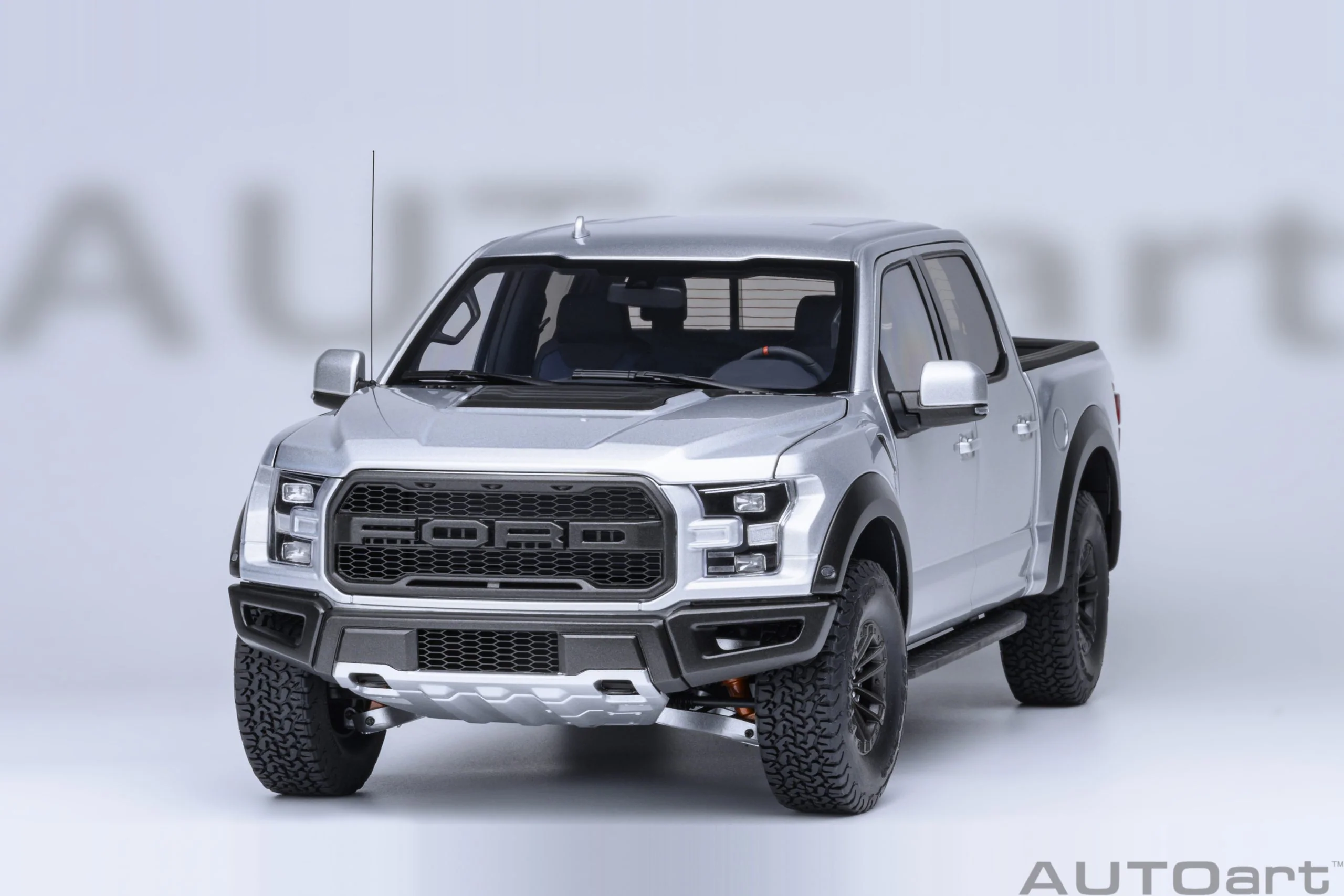 AUTOart 2019 Ford F-150 Raptor Supercrew Ingot Silver 1:18 - Image 18