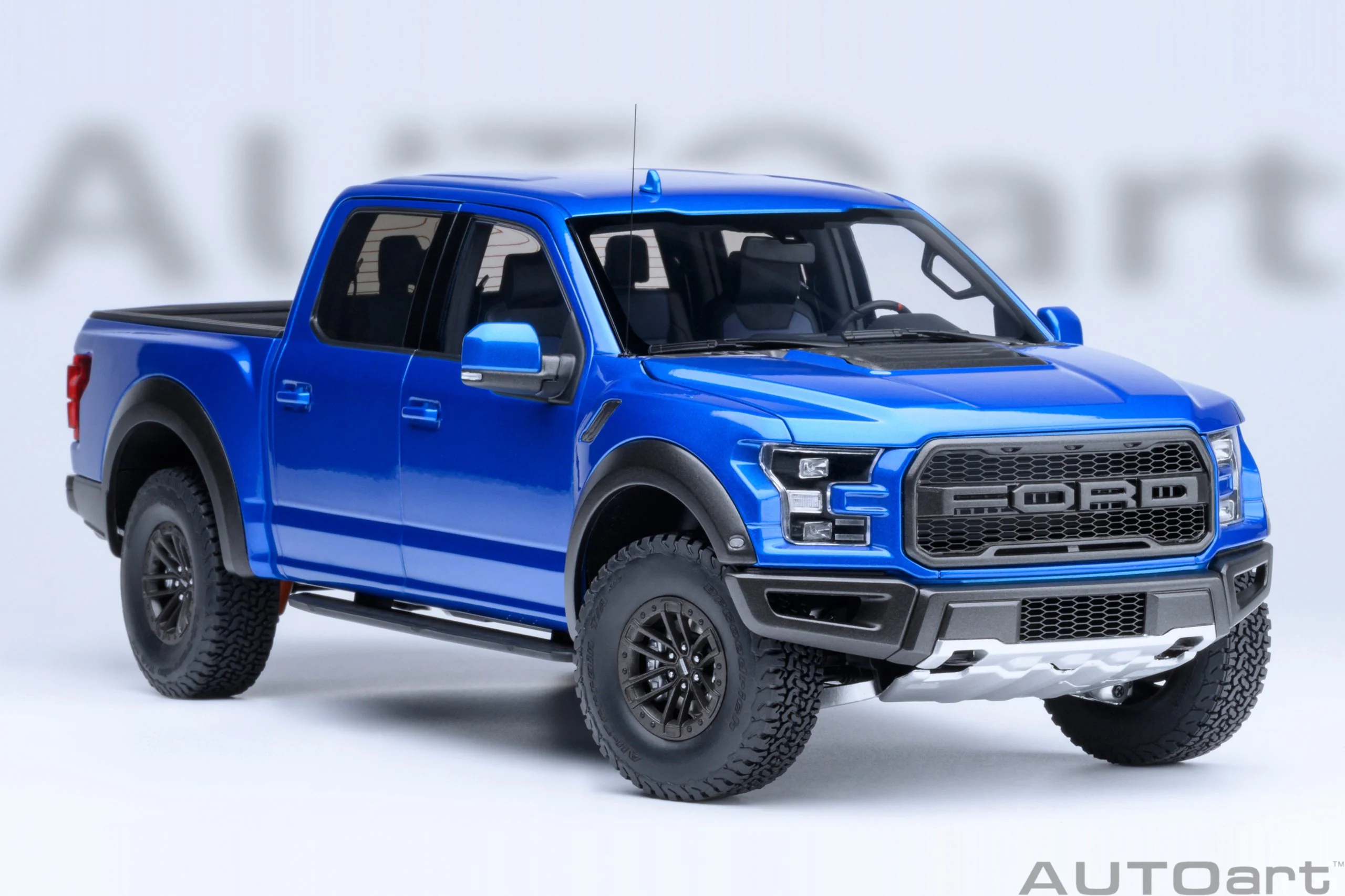 AUTOart 2019 Ford F-150 Raptor Supercrew Velocity Blue 1:18 - Image 3