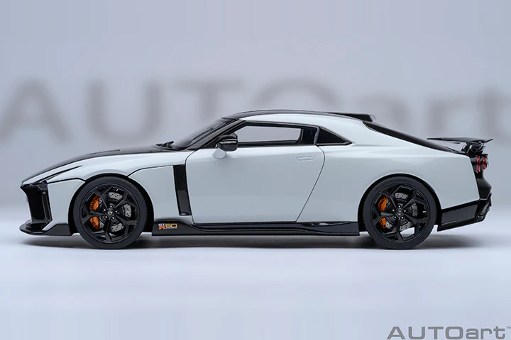 AUTOart 2020 Nissan GT-R (R50) by Italdesign Metallic White w/ Black 1:18 - Image 3