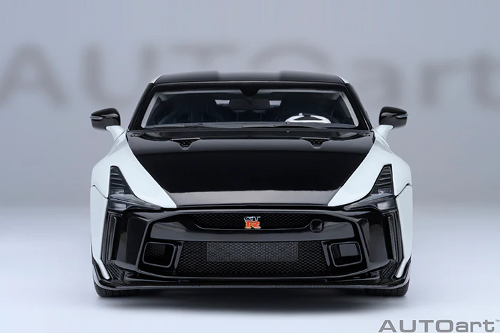 AUTOart 2020 Nissan GT-R (R50) by Italdesign Metallic White w/ Black 1:18 - Image 5