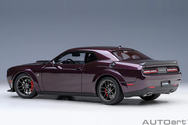 AUTOart 2022 Dodge Challenger R/T Scat Pack Widebody Hellraisin 1:18 - Image 2
