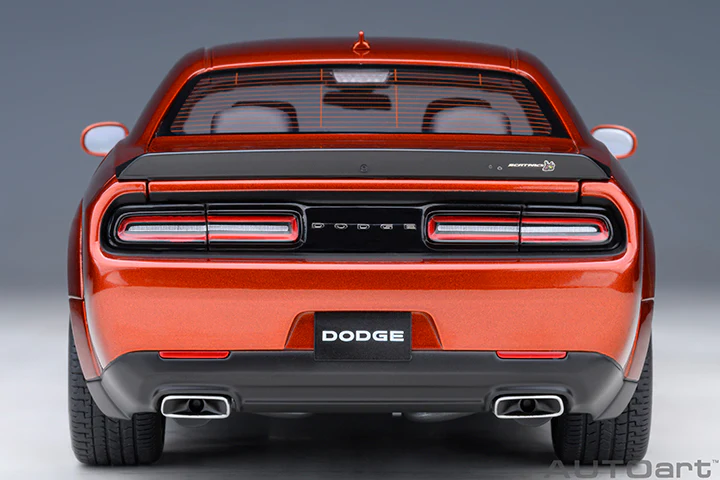 AUTOart 2022 Dodge Challenger R/T Scat Pack Widebody Sinamon Stick 1:18 - Image 6