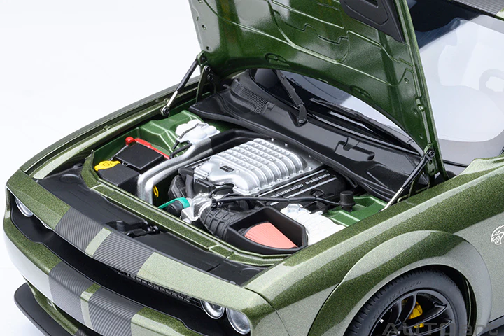 AUTOart 2022 Dodge Challenger SRT Jailbreak F8 Green 1:18 - Image 11