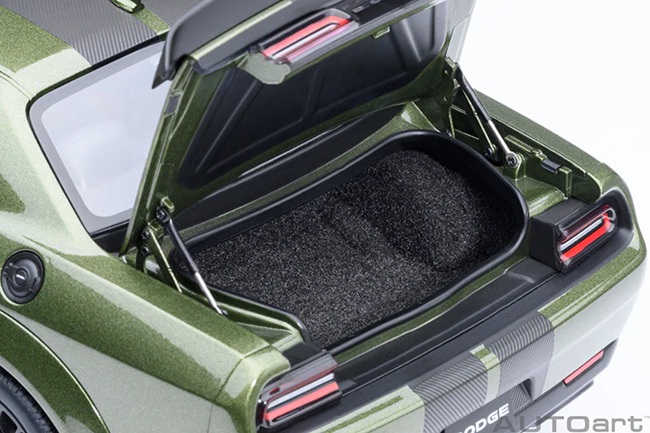 AUTOart 2022 Dodge Challenger SRT Jailbreak F8 Green 1:18 - Image 13