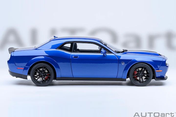 AUTOart 2022 Dodge Challenger SRT Jailbreak Indigo Blue 1:18 - Image 4