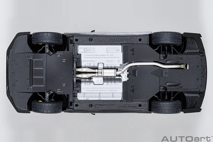 AUTOart 2022 Nissan Skyline GT-R (R35) Nismo Special Edition Brilliant White Pearl 1:18 - Image 10