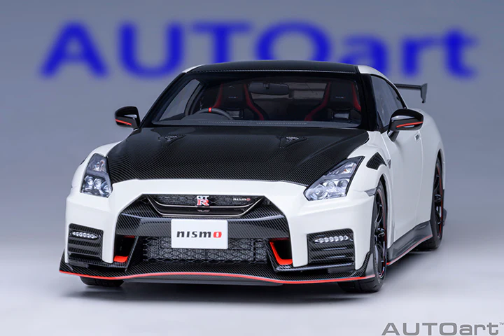 AUTOart 2022 Nissan Skyline GT-R (R35) Nismo Special Edition Brilliant White Pearl 1:18 - Image 18
