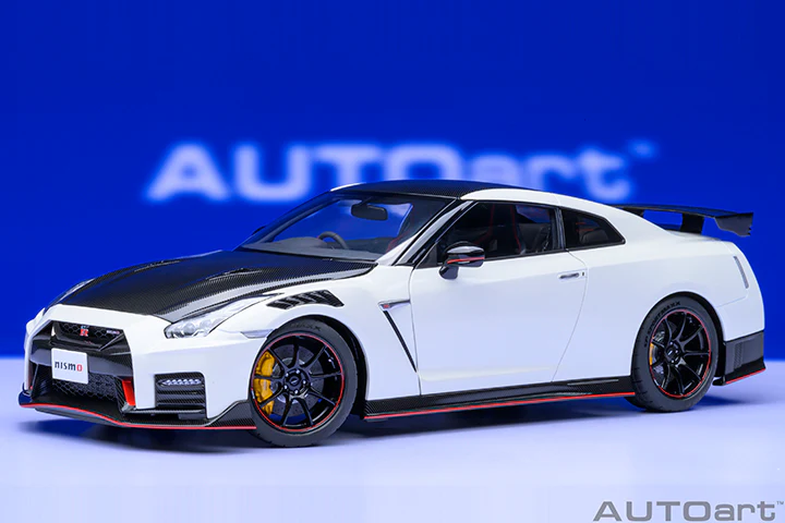 AUTOart 2022 Nissan Skyline GT-R (R35) Nismo Special Edition Brilliant White Pearl 1:18 - Image 21