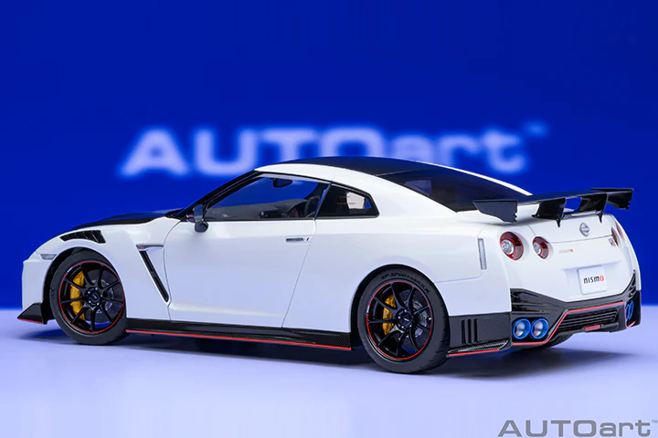 AUTOart 2022 Nissan Skyline GT-R (R35) Nismo Special Edition Brilliant White Pearl 1:18 - Image 22