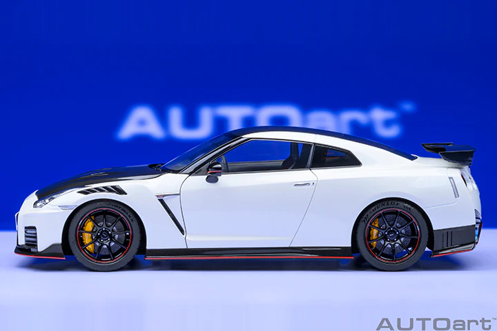 AUTOart 2022 Nissan Skyline GT-R (R35) Nismo Special Edition Brilliant White Pearl 1:18 - Image 23